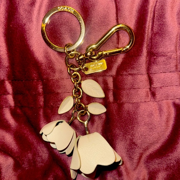 COACH Essential Tea Rose Bag Charm With Gift Box 23539 - Picture 4 of 11